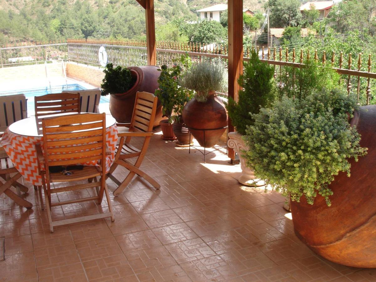 The Love Holiday House Tris Elies Dış mekan fotoğraf