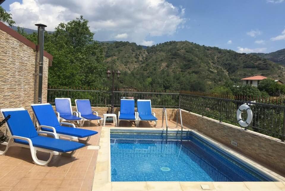The Love Holiday House Tris Elies Dış mekan fotoğraf