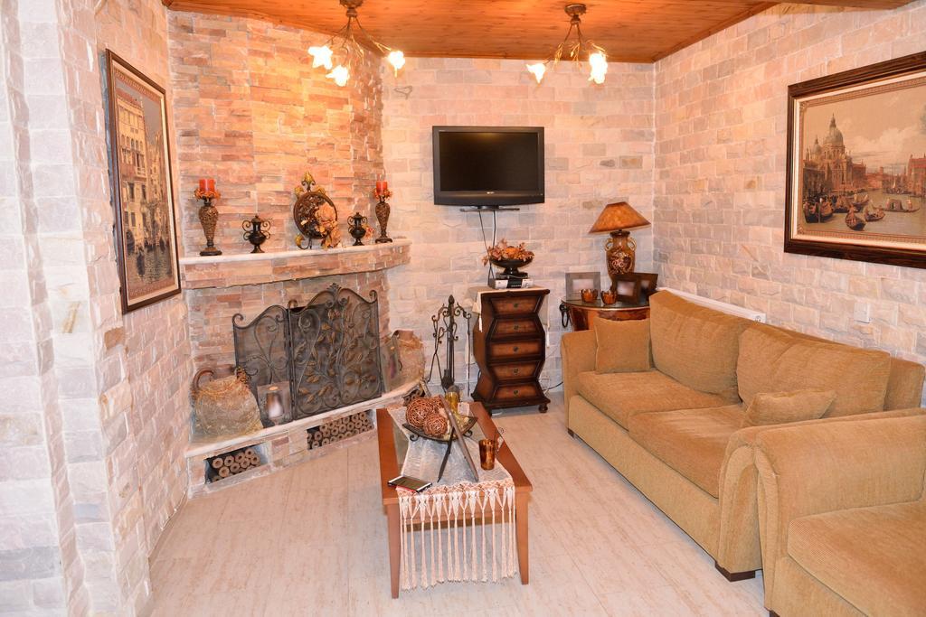 The Love Holiday House Tris Elies Dış mekan fotoğraf