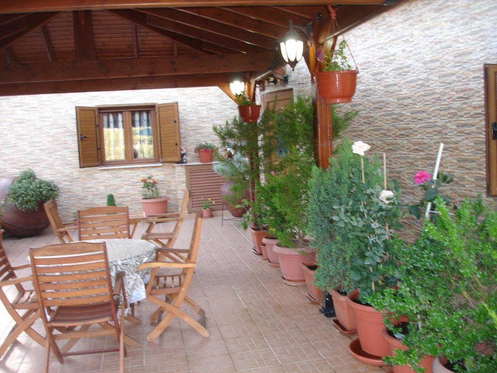 The Love Holiday House Tris Elies Dış mekan fotoğraf