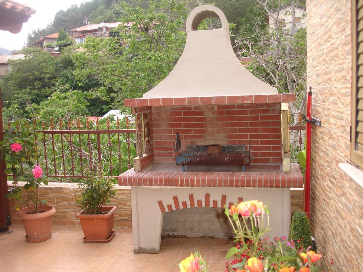 The Love Holiday House Tris Elies Dış mekan fotoğraf